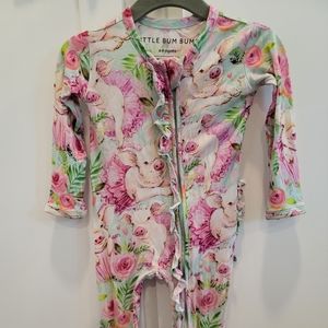 Little bum bums footie